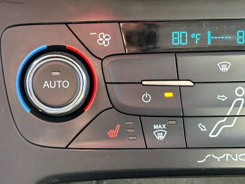 Used 2017 Ford Focus Titanium image 36