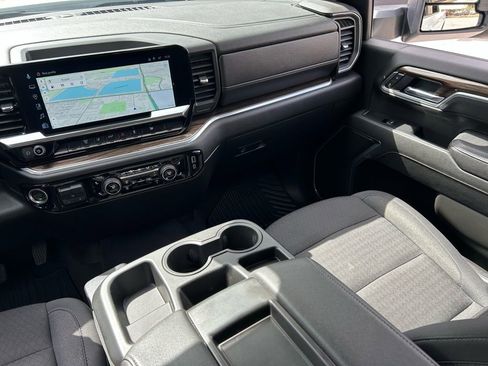 Used 2025 Chevrolet Silverado 2500 LT w/ Convenience Package image 12