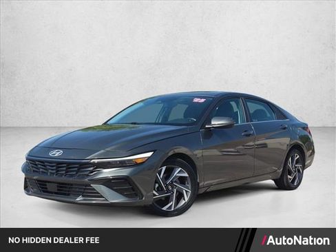 Used 2025 Hyundai Elantra Limited FWD image 1