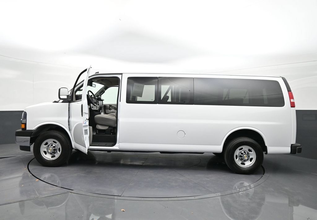 Certified 2024 Chevrolet Express 3500 LT w/ LT Preferred Equipment Group RWD image 39