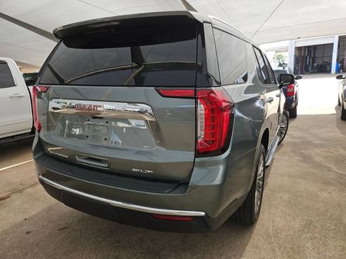Used 2023 GMC Yukon SLT w/ SLT Premium Package AWD/4WD image 3