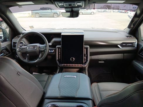 Used 2025 GMC Yukon AT4 w/ AT4 Premium Package image 28