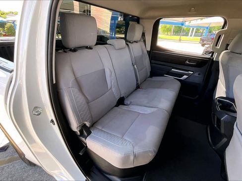 Used 2022 Toyota Tundra SR5 w/ SR5 Convenience Package AWD/4WD image 20