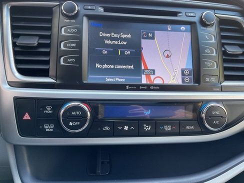 Used 2019 Toyota Highlander XLE image 28