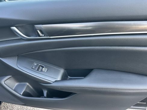 Used 2022 Honda Accord Sport image 9