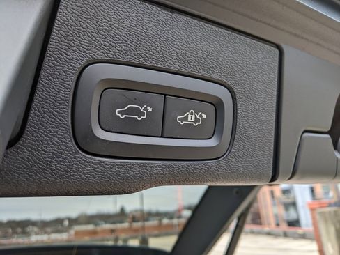 Certified 2024 Volvo XC60 T8 Ultimate w/ Climate Package image 29