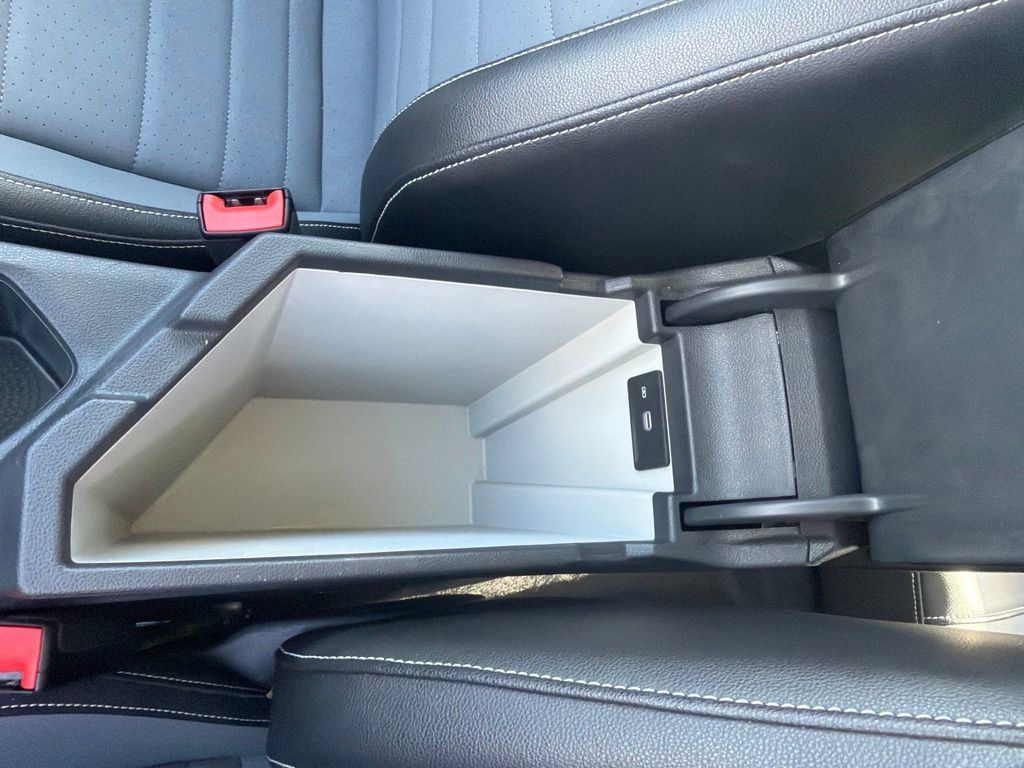 Used 2025 Volkswagen Jetta SE FWD image 21