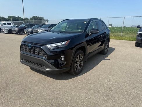 Used 2022 Toyota RAV4 XLE Premium AWD/4WD image 2