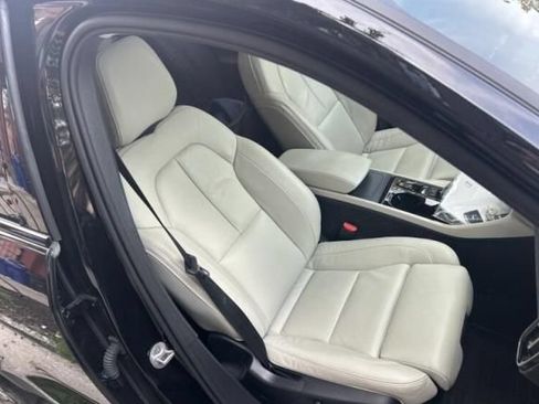 Used 2024 Volvo XC40 B5 Plus w/ Protection Package Premier AWD/4WD image 5