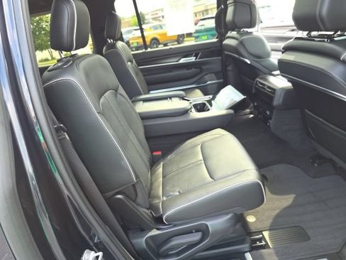 Used 2025 Jeep Grand Wagoneer L Series II Obsidian w/ Quick Order Packagew 28T AWD/4WD image 60