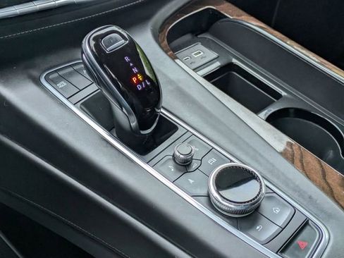 Used 2022 Cadillac Escalade ESV Premium Luxury Platinum AWD/4WD image 25