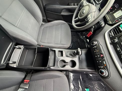 Used 2018 Kia Sorento L FWD image 19