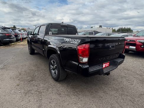 Used 2017 Toyota Tacoma TRD Sport w/ Premium & Technology Package AWD/4WD image 3