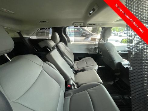 Used 2026 Toyota Sienna XLE FWD image 5