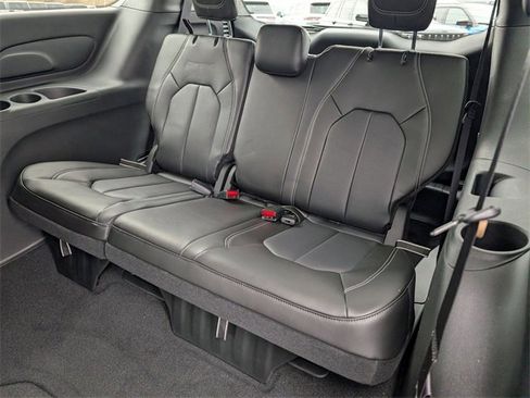 New 2026 Chrysler Pacifica Select image 26