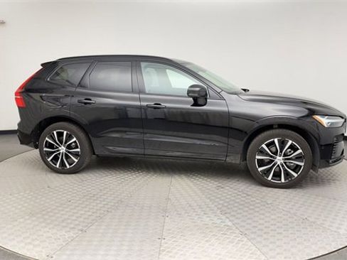 Certified 2025 Volvo XC60 B5 Plus image 9