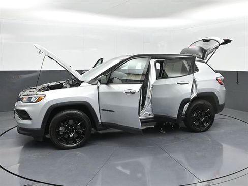 Used 2024 Jeep Compass Latitude w/ Altitude Special Edition AWD/4WD image 48