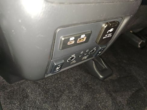 Used 2019 Nissan Pathfinder Platinum image 30