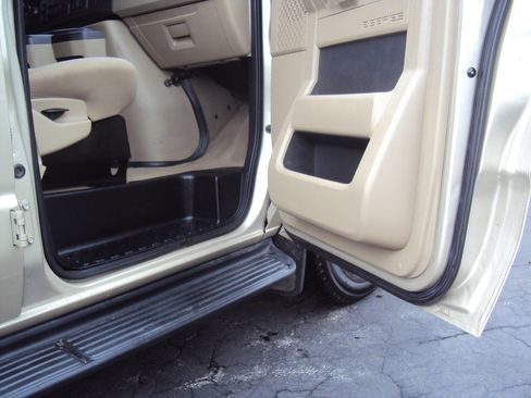 Used 2011 Ford E-150 and Econoline 150 Wagon image 13