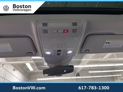 Used 2025 Volkswagen Taos SE w/ Panoramic Sunroof Package image 18