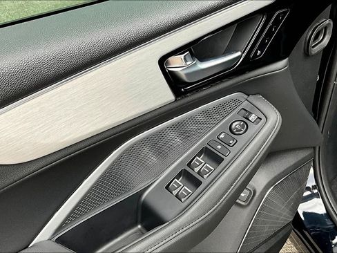 Used 2025 Acura MDX SH-AWD image 18