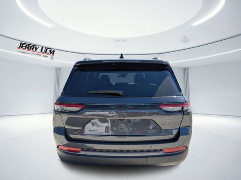 New 2026 Jeep Grand Cherokee Altitude image 4