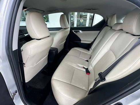 Used 2012 Lexus CT 200h FWD image 10