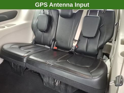 Used 2023 Chrysler Pacifica Touring-L FWD image 14