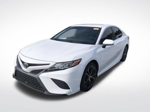 Used 2019 Toyota Camry SE FWD image 2