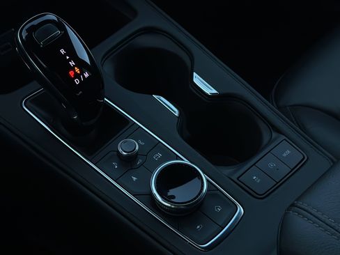 Used 2025 Cadillac XT4 Premium Luxury image 40