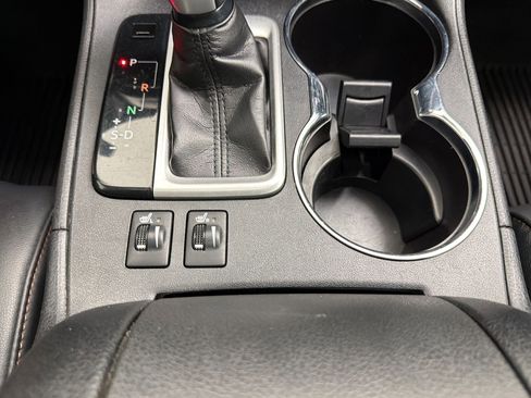 Used 2019 Toyota Highlander XLE FWD image 30