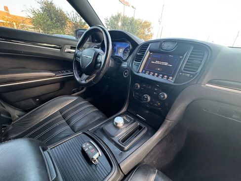 Used 2019 Chrysler 300 S image 15