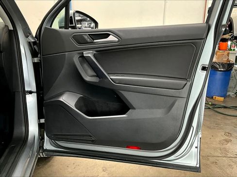Used 2021 Volkswagen Tiguan SE image 25