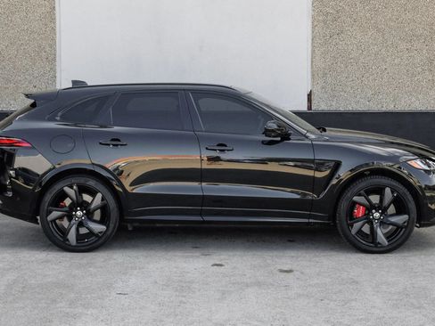 Used 2025 Jaguar F-PACE SVR AWD/4WD image 9