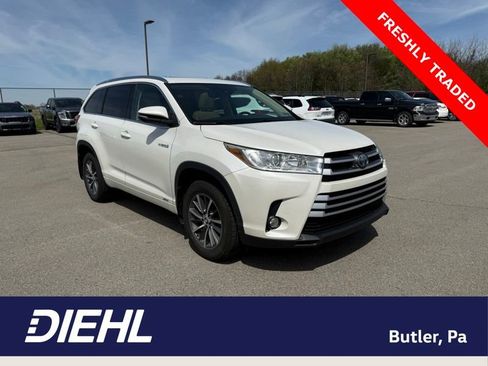 Used 2017 Toyota Highlander XLE AWD/4WD image 1