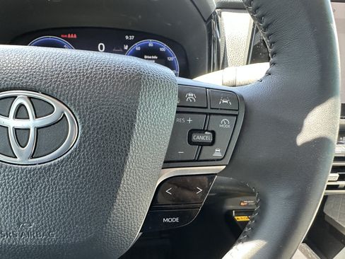 Used 2025 Toyota Camry XLE FWD image 25