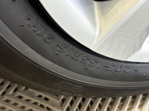 Used 2024 Toyota Corolla LE image 21