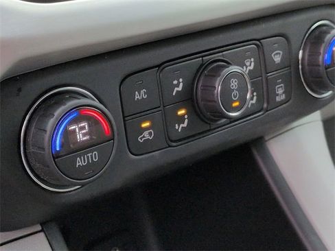 Used 2019 GMC Acadia SLE image 21