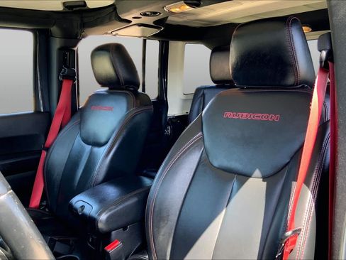 Used 2017 Jeep Wrangler Unlimited Rubicon AWD/4WD image 8