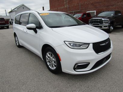 Used 2023 Chrysler Pacifica Touring-L