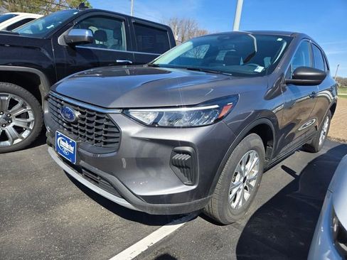 Used 2023 Ford Escape Active image 3