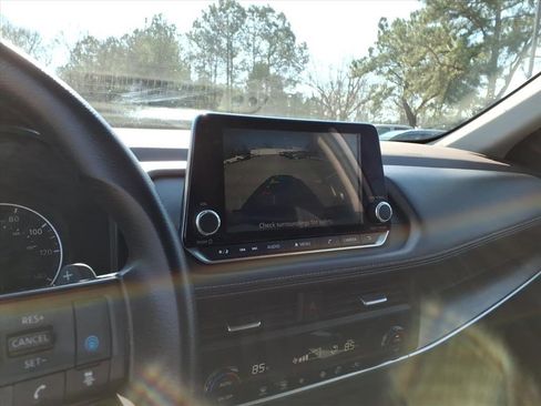 Used 2023 Nissan Rogue SV image 24