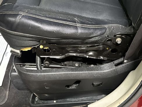 Used 2015 Chrysler Town & Country Touring image 49