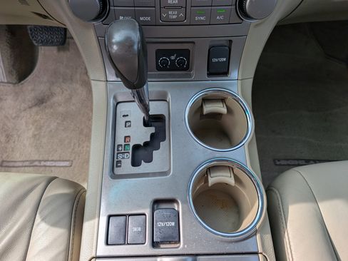 Used 2010 Toyota Highlander SE image 14