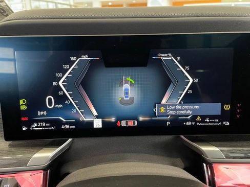 Used 2025 BMW 750e xDrive image 27