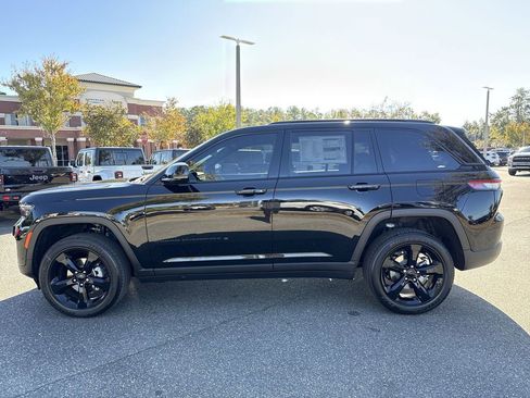 New 2025 Jeep Grand Cherokee Altitude image 6