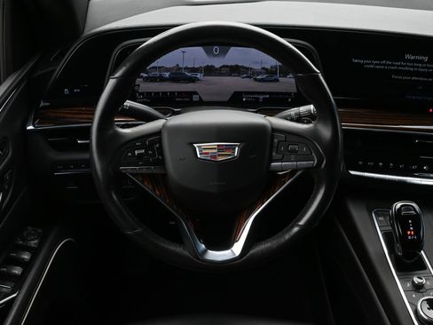 Used 2023 Cadillac Escalade Luxury AWD/4WD image 10