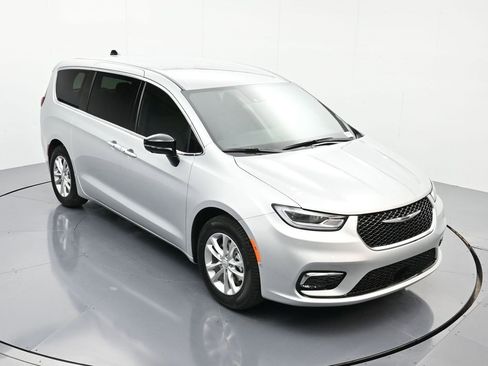 New 2026 Chrysler Pacifica Select image 32