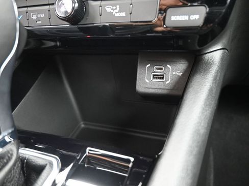 New 2026 Jeep Compass Latitude AWD/4WD image 4