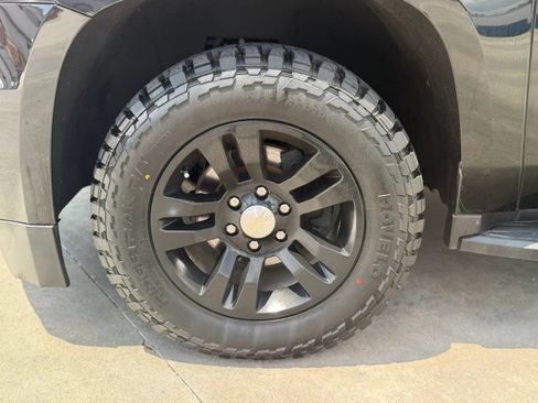Used 2020 Chevrolet Suburban LT RWD image 15
